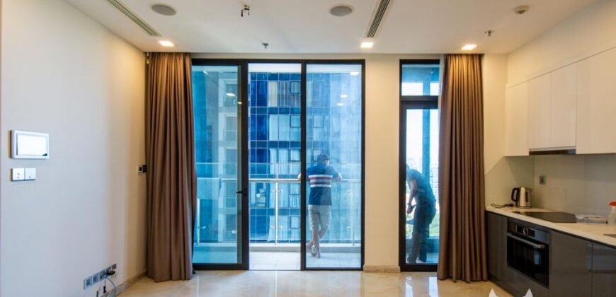 Bán CH Vinhomes Golden River Ba Son, giá cực chất 14,4 tỷ, 80m2 tại Tôn Đức Thắng, Q1