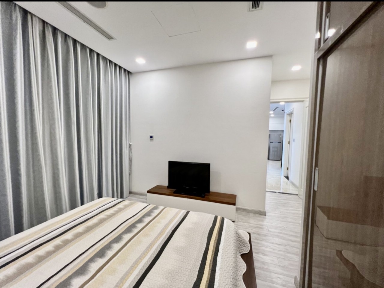 Chuyên QL cho thuê 1,2,3,4 phòng ngủ tại Vinhome Golden River